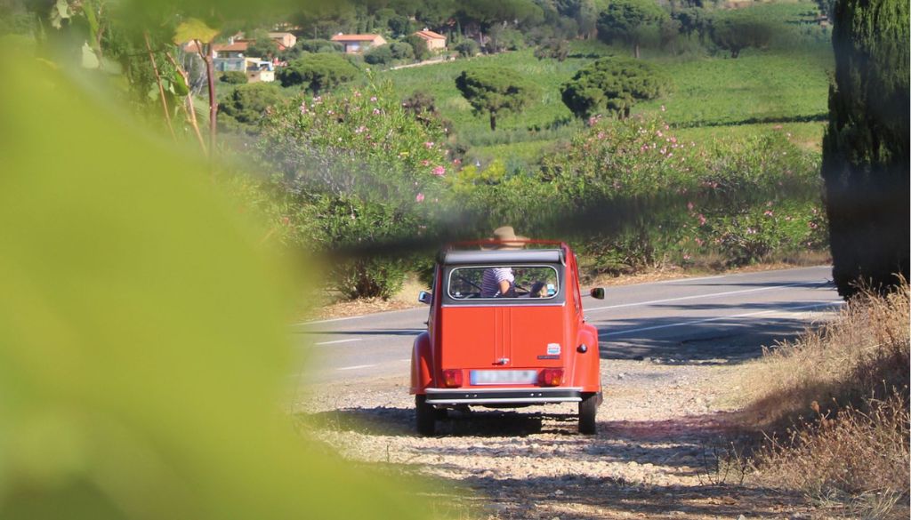 route des vins et des plages en voiture ancienne golfe de saint tropez